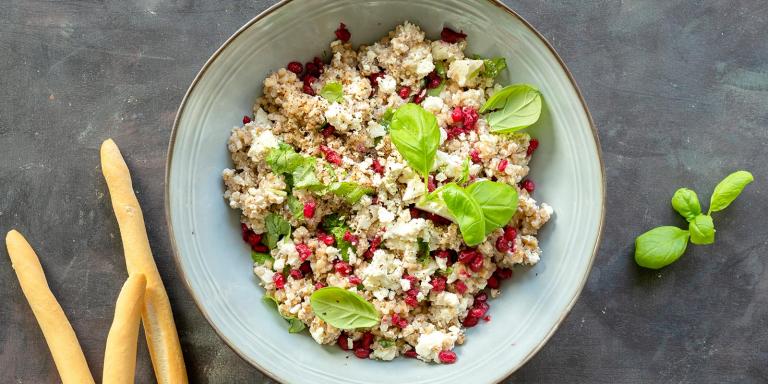 Ohrainen feta-granaattiomenasalaatti