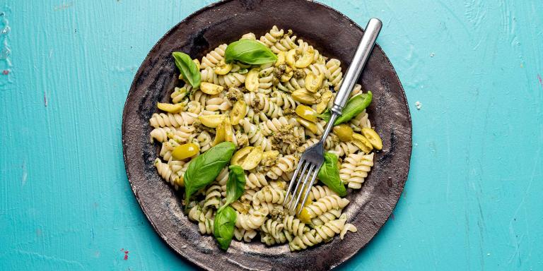 Oliivi-sardelli-pastasalaatti