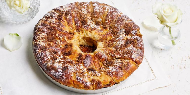 Omenainen pullakranssi