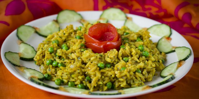 Paistettu vietnamilainen keltainen riisi