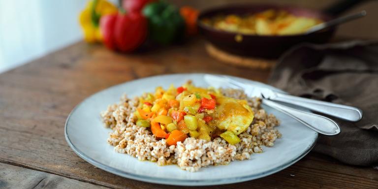 Paprika-mangochutney -kanaa ohralla