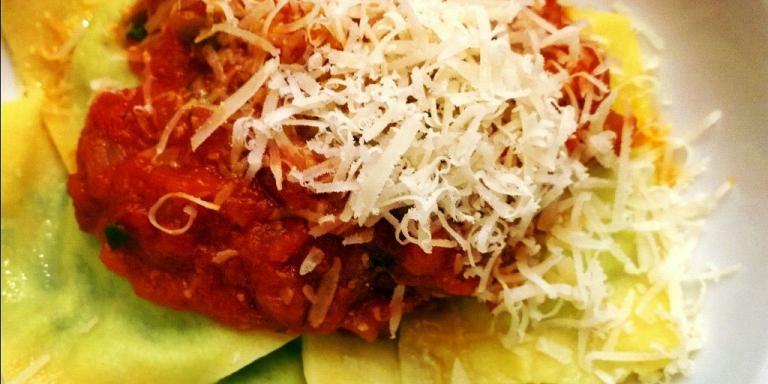 Pinaatti-ricottatäytteiset raviolit