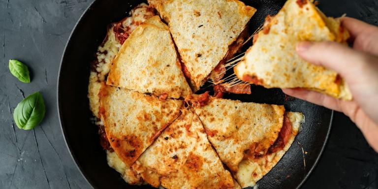 Pizza quesadilla