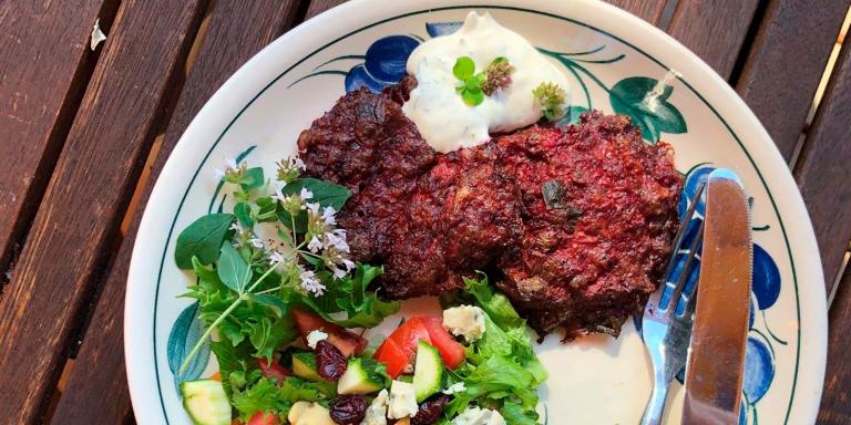 Punajuuri-jauhelihapihvit