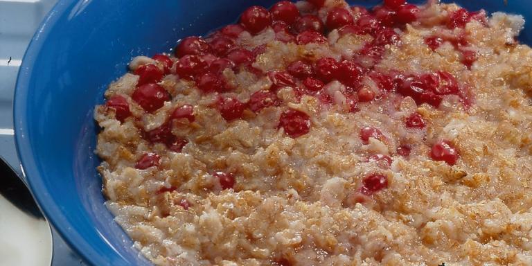 Ruispuolukkapuuro mikrossa