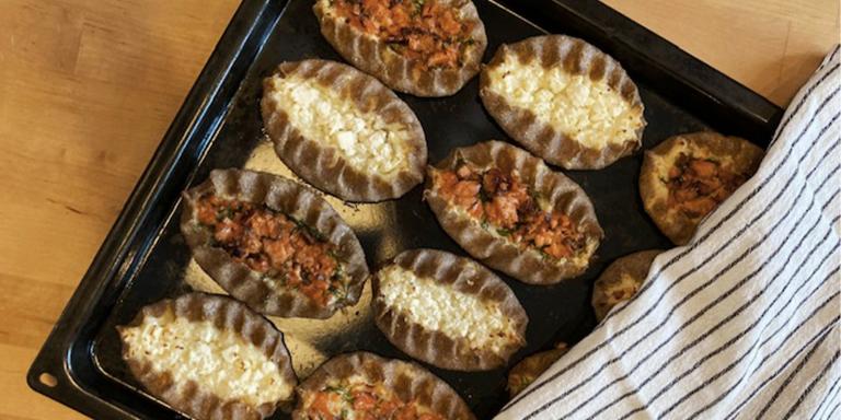 Lohi- ja fetakarjalanpiirakat