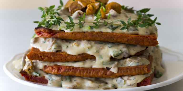 Suolainen pannarikakku kantarellimuhennoksella