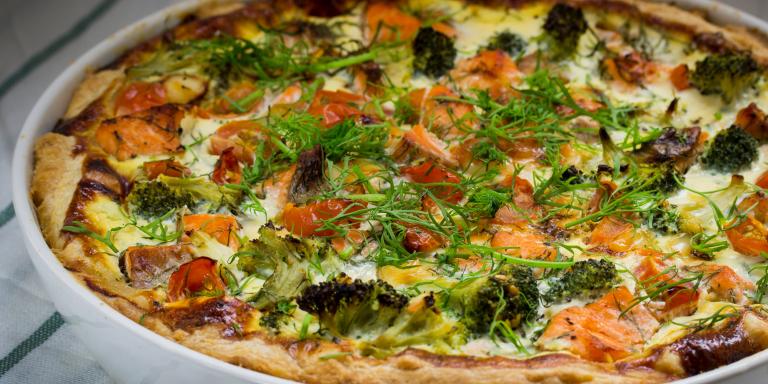 Tomaatti-lohipiirakka