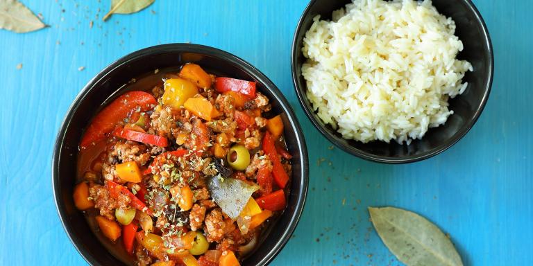 Värikäs jauhelihakastike