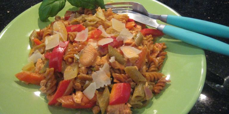 Värikäs merellinen pastapannu