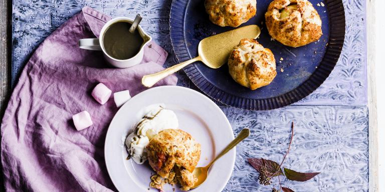 Vaahtokarkkiset uuniomenat