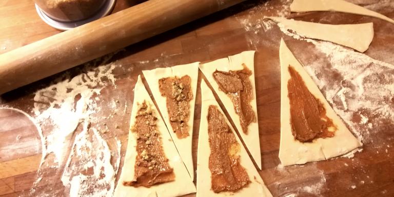 Vegaaniset maapähkinä-hillo minicroissantit