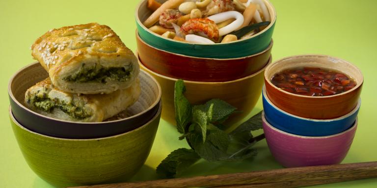 Vietnamilainen äyriäis-papaijasalaatti