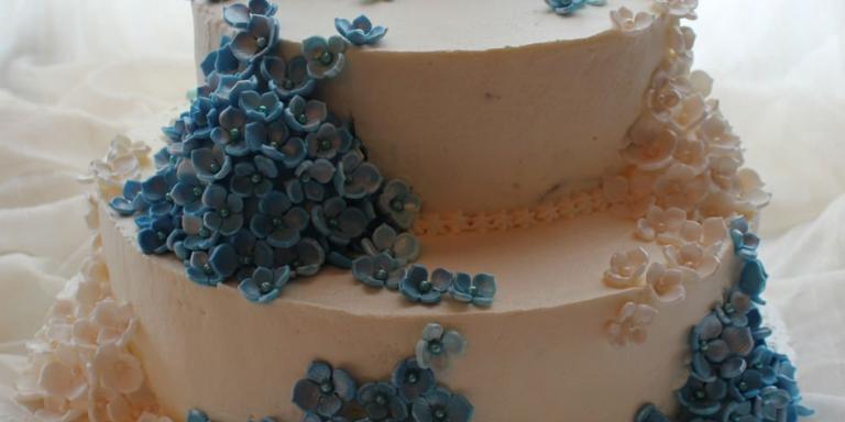 Hortensiahuntuinen kermakakku