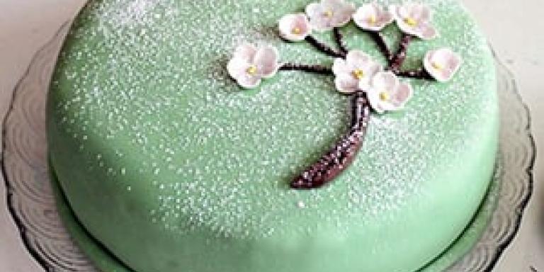 Omenankukkien aikaan