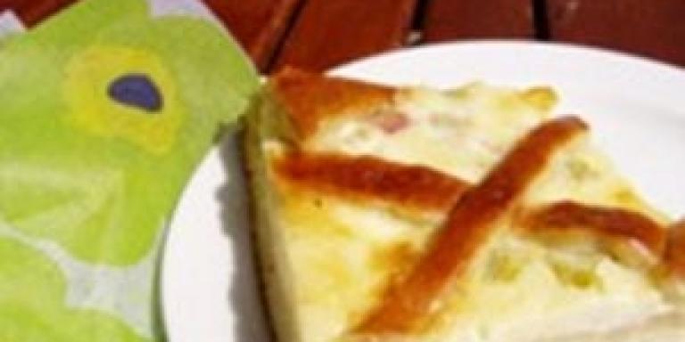 Raparperipiirakka pullataikinasta