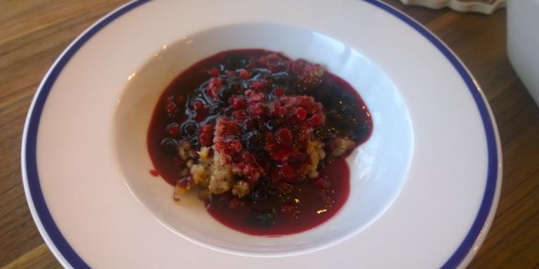 Uuniohrapuuro ja marjasoppa