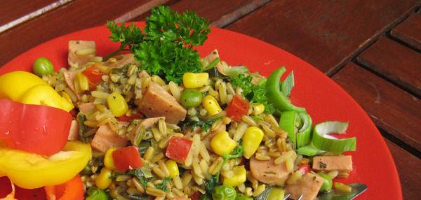 Makkararisottoannos lautasella