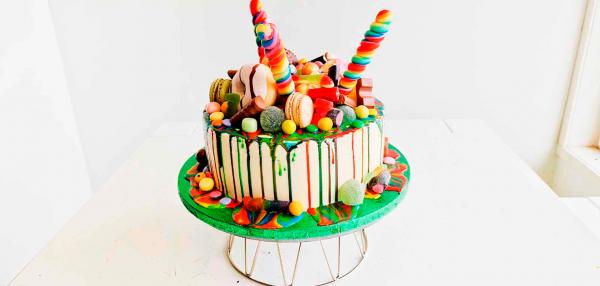 Makea school's out -kakku kesän sankareille