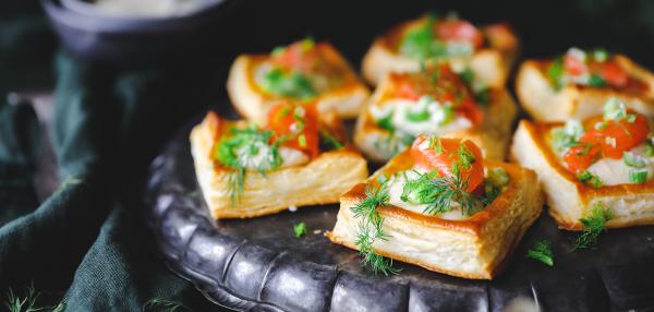 Alkupalaksi lohikupit maa-artisokkakreemillä