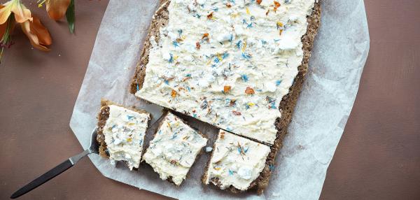 Porkkanakakku uunivuoassa