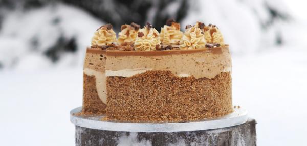 Iida Huhtaluhdan jouluinen kermaliköörikakku