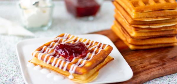 Manteliset Runebergin päivän vohvelit