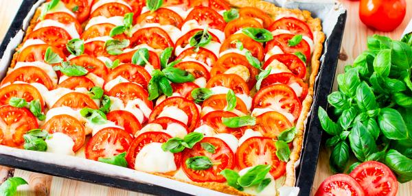 Tomaatti-mozzarellapiirakka