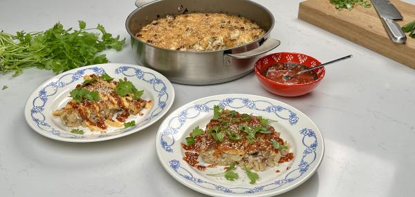 Aasialaisittain maustettu makaronilaatikko