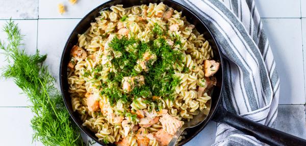 Nopea lohipasta pikku kierrepastalla