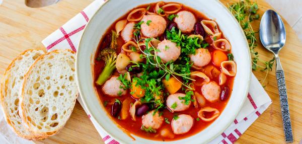 Siskonmakkarakeitto Pikku Simpukkapastalla