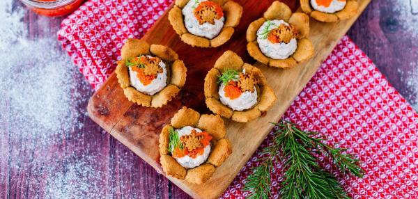 Suolaiset savulohi-piparikupit