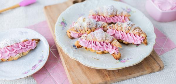 Croissantit marjarahkatäytteellä