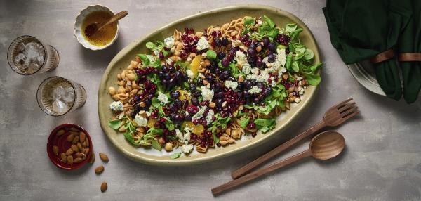 Vadillinen jouluista salaattia ylhäältä kuvattuna