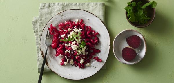 Myllyn Parhaan lämmin punajuuri–fetapasta