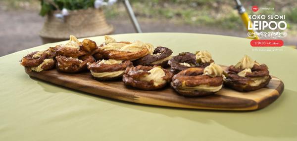 Koko Suomi leipoo Nikin friteerattu Paris Brest