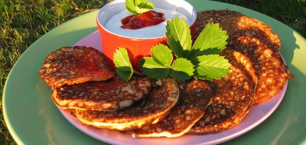 Kookosletut mansikoilla &amp;amp; valkosuklaarahkalla