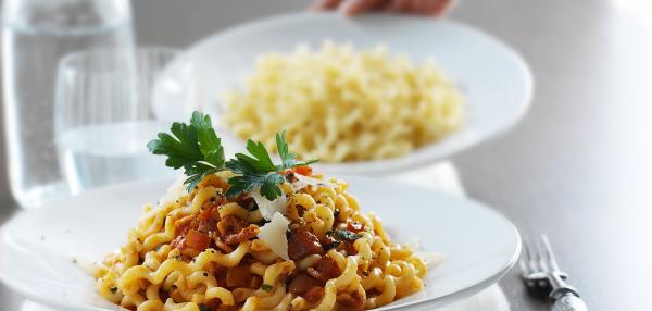 Tomaatti-chilikiharat