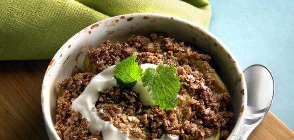 Sporttinen Tattari-Omenapaistos rahkakastikkeella