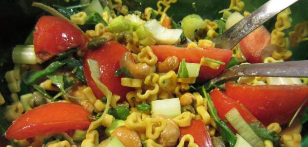 Romana-pastasalaatti