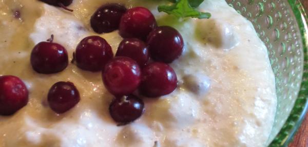 Puolukka-mannavaahto