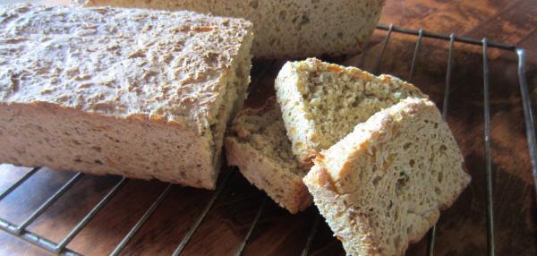 Mausteinen porkkanaleipä