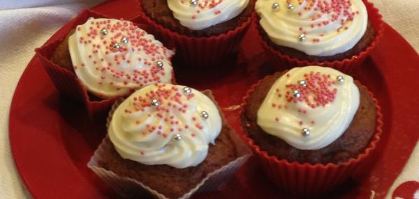 Kuppikakut taatelikakkutaikinasta