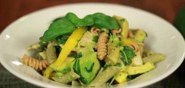 Avokadosalaatti Makupastoilla