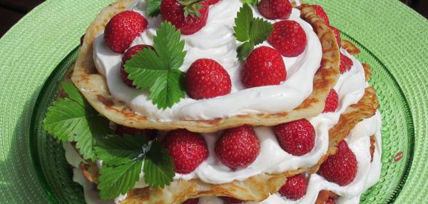 Lettukakku mansikoilla