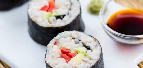 Sushit ohrasta avokadotäytteellä