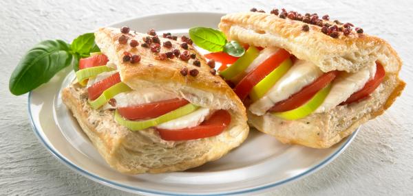 Mozzarella-tomaattitaskut