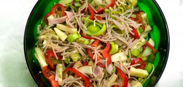 Kinkku-juustosalaatti