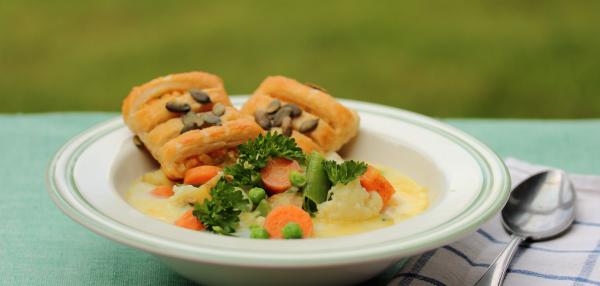 Kesäkeitto ja Kasvis-Juustopasteijat