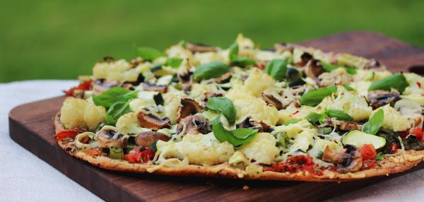 Kesäpizza Pyöreään Piirakkapohjaan